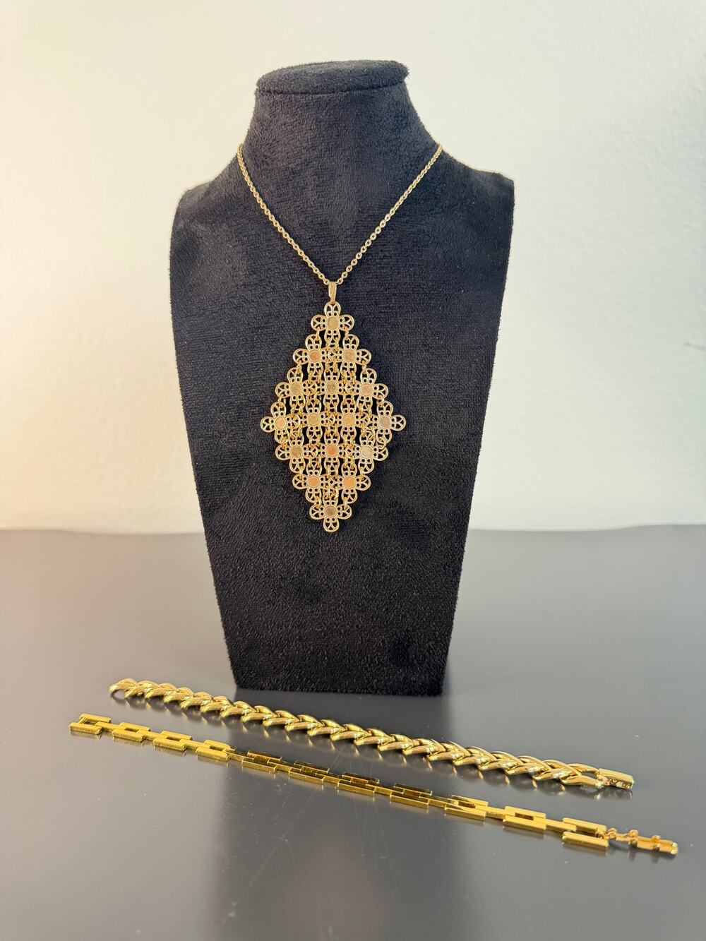 Vintage Sarah Coventry Golden Petals Necklace 1971 Mesh Pendant and 2 bracelets
